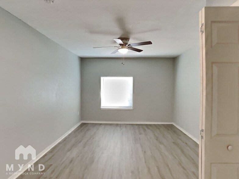 Building Photo - 904 Redbud St