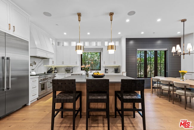 Building Photo - 16712 Addison St