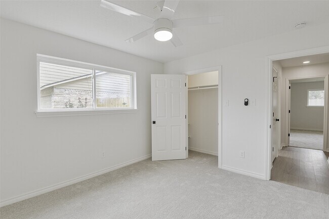 Building Photo - 3230 Golden Leaf Dr