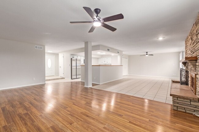 Building Photo - Beautifully updated Ranch Style Home