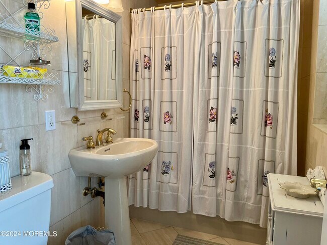 Building Photo - 700 Ocean Ave N