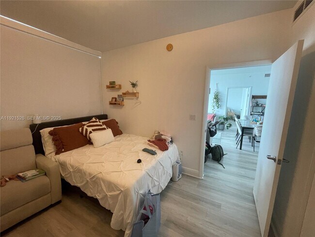 Building Photo - 90 SW 3rd St