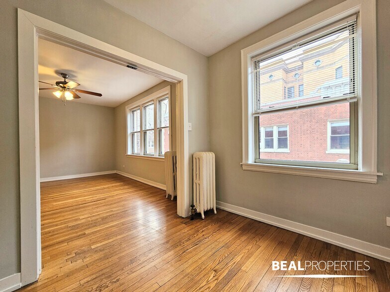 Building Photo - 542 W Surf St