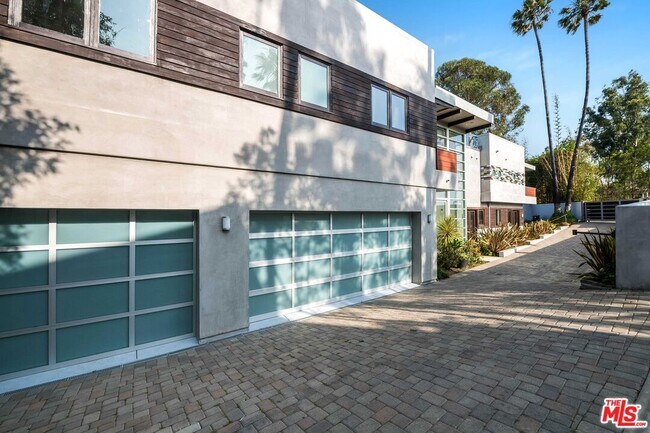Building Photo - 770 Paseo Miramar