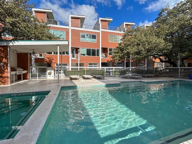 Primary Photo - 2301 S 5th St