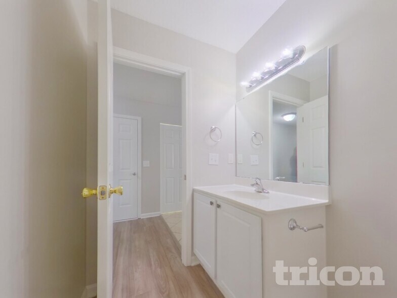 Building Photo - 109 Chatham Trace