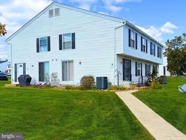 Building Photo - 5 Coliston Rd