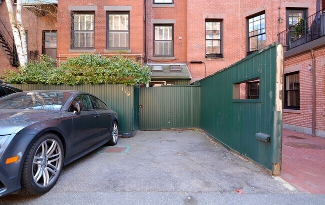 Building Photo - 179 Marlborough St