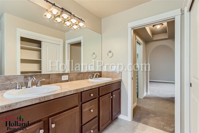 Building Photo - Stunning 3-Bedroom Home in Desirable Orenco Station Community!