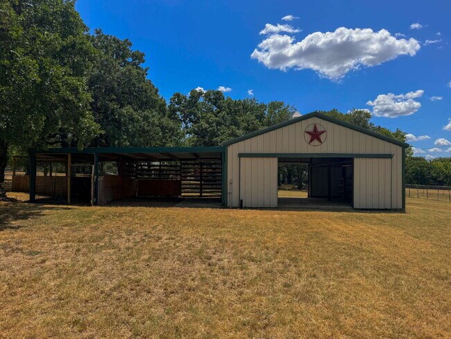Building Photo - Beautiful 6 bed, 2 bath home in Burleson!