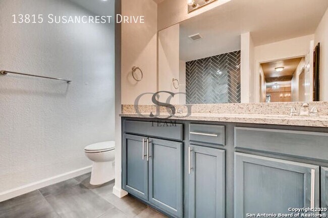 Building Photo - 13815 Susancrest Dr