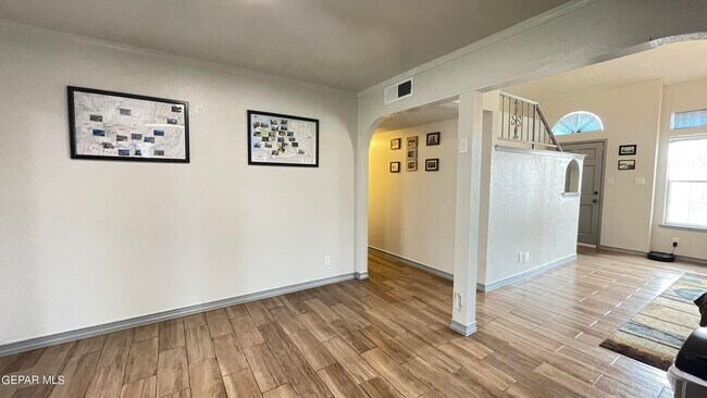 Building Photo - 10721 Pleasant Hills Dr