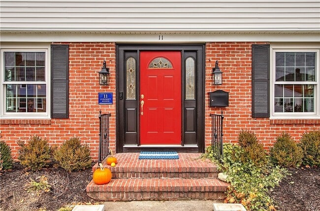 Building Photo - 11 Elmcroft Ave