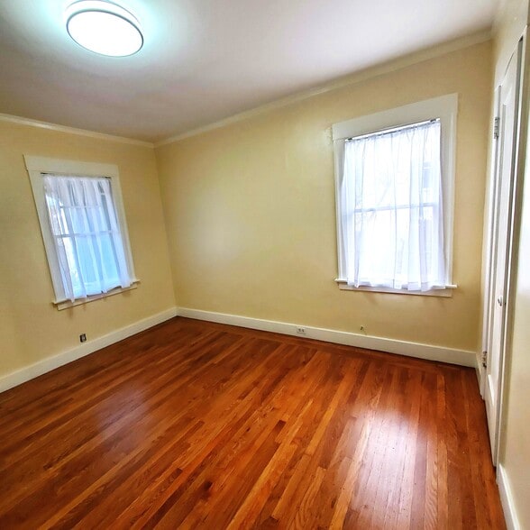 Building Photo - 806 Vincente Ave