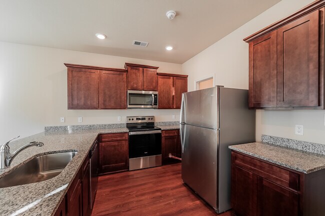 Building Photo - 6048 Rainbow Row