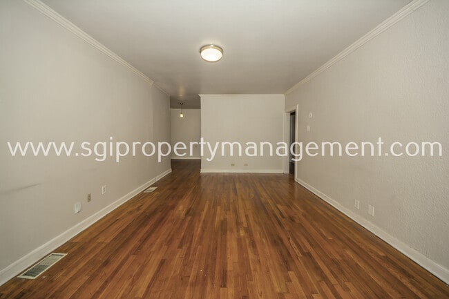 Building Photo - 902 S Oak Cliff Blvd