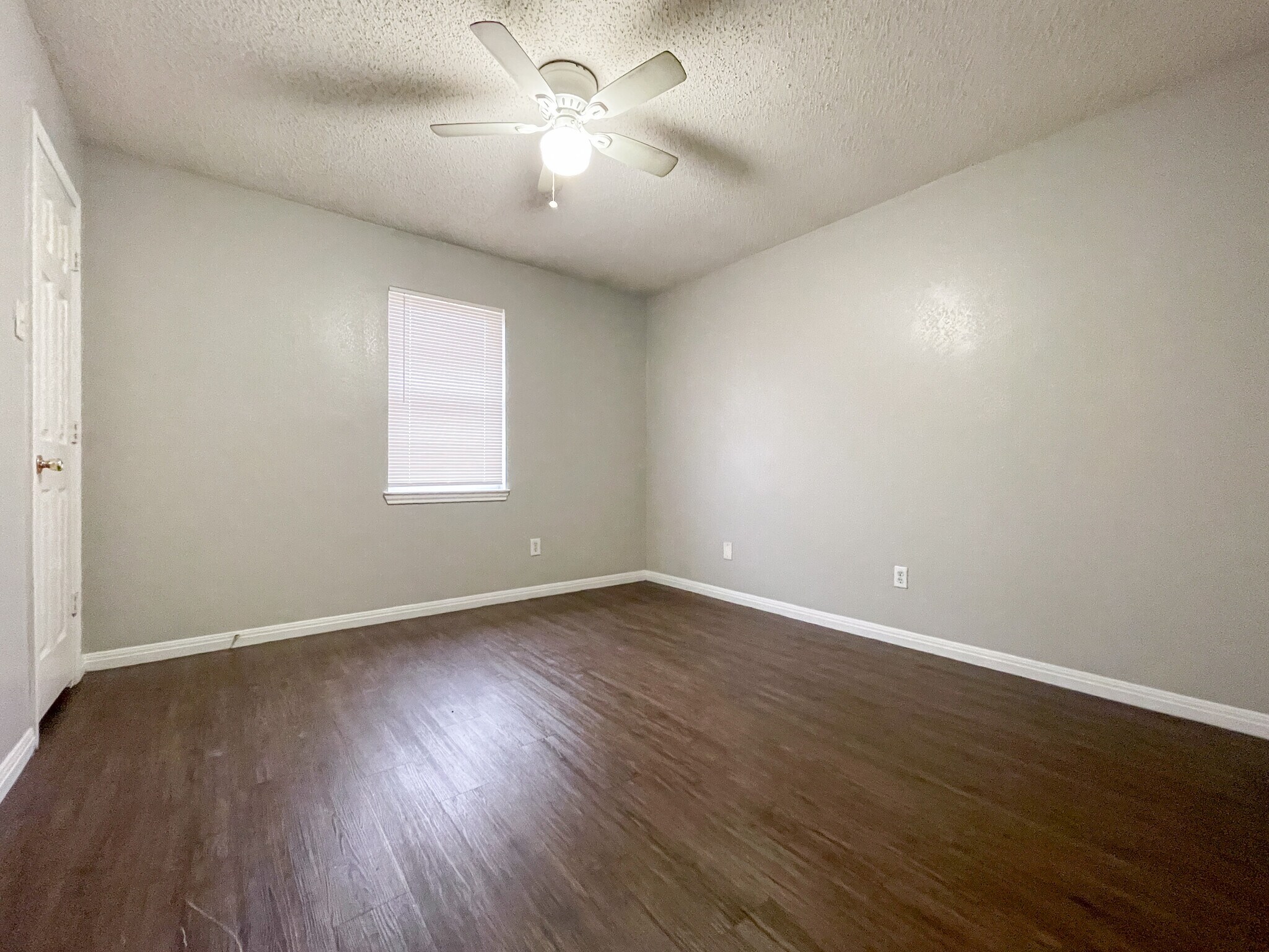 Building Photo - 141 Spring Country