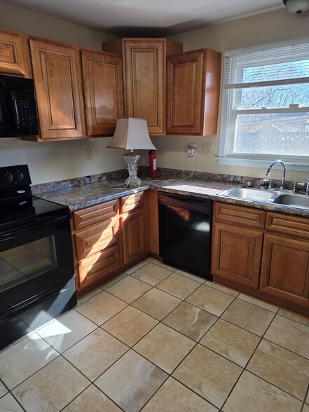 Building Photo - 3009 Sunnyview Dr