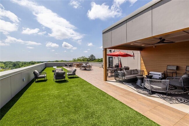 Building Photo - 112 Rogers St NE