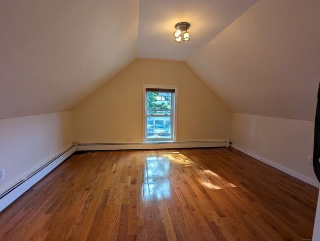 Building Photo - 147 Grove St