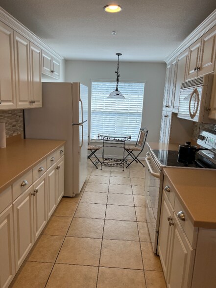 Building Photo - 7060 Strand Cir