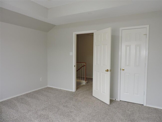 Building Photo - 9201 Brodie Ln