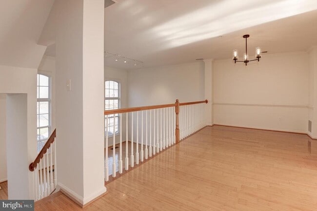 Building Photo - 1984 Crescent Park Dr