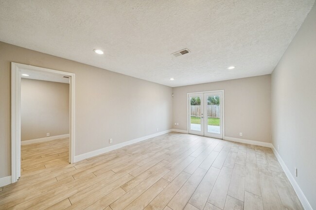 Building Photo - 9602 Lawngate Dr