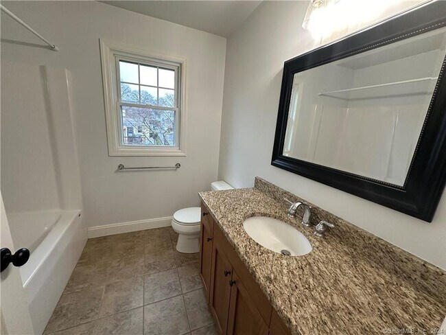 Building Photo - 562 Light St