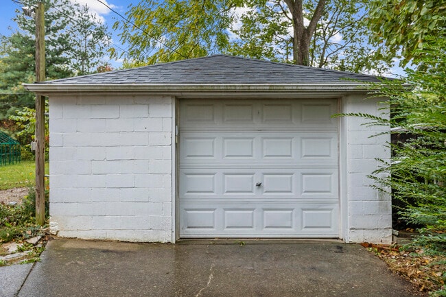 Building Photo - 549 Claymont Dr