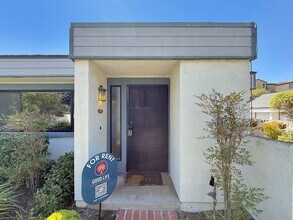 Building Photo - SD: Bright 2BD/2BA Condo in Vista with Community Pool, Private Patio & In-Unit Laundry