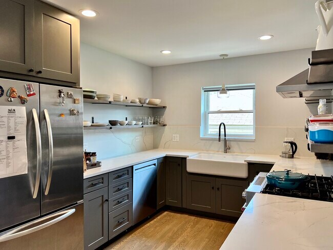 Building Photo - 940 N Oak Park Ave