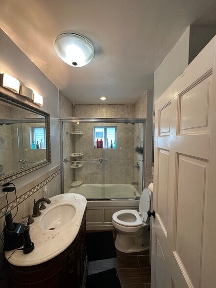 Building Photo - 73 Almont St