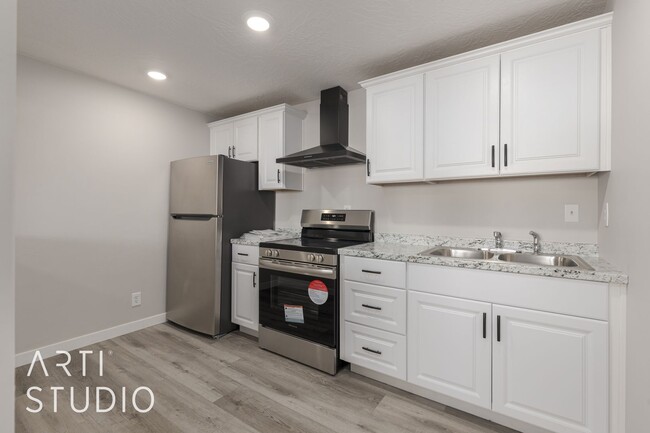 Building Photo - Newly Remodeled 1 Bedroom Condo