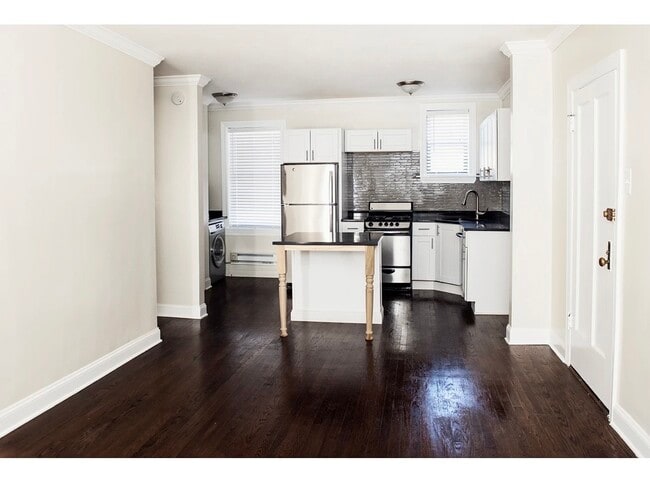 Building Photo - 3841 N Greenview Ave