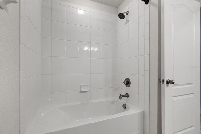 Building Photo - 5179 Bay Isle Cir