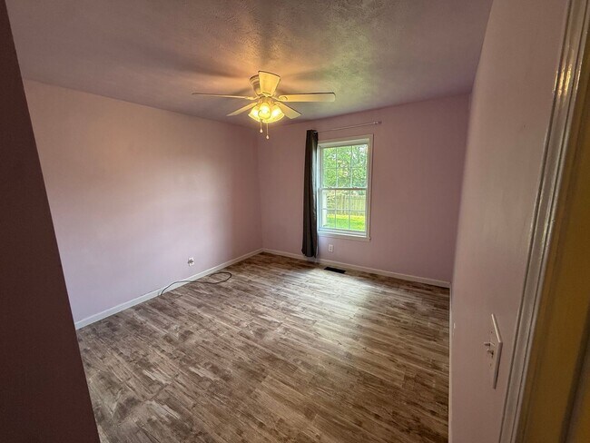 Building Photo - Charming 3BR/2BA Home in Greenbrier