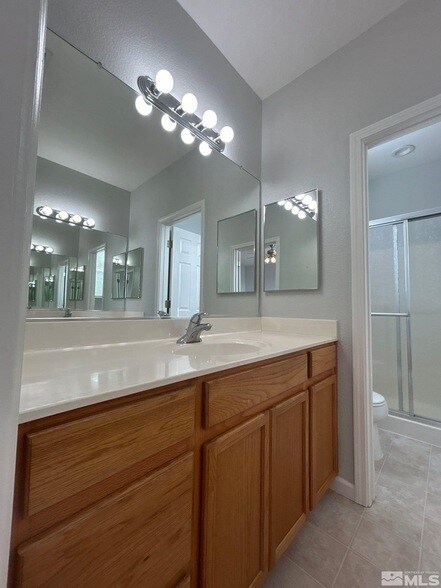 Building Photo - 2841 Granville Dr