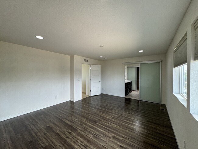 Building Photo - 10930 Touchstone Loop