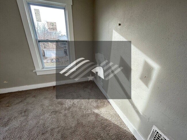 Building Photo - 211 Alaska St