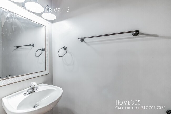 Building Photo - Three Bedroom Townhome Avington Park Commu...
