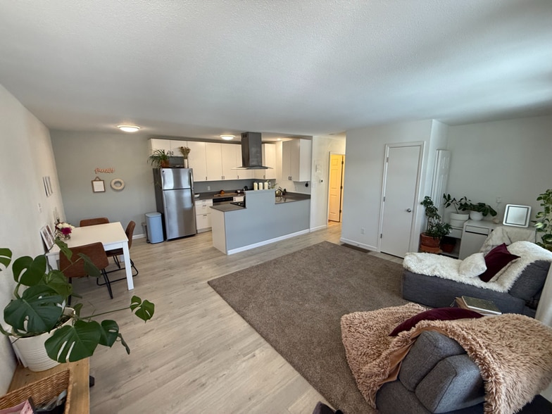 Building Photo - 1746 Azalea Dr