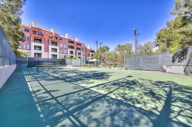 Building Photo - 270 E Flamingo Rd