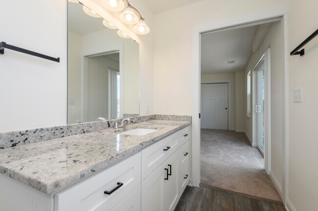 Building Photo - 208 Grand Ave