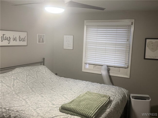 Building Photo - 235 Robert Dr