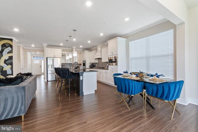 Building Photo - 4378 Shakespeare Cir