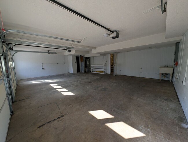 Building Photo - Gorgeous Brick 4 bedroom, 4 bathroom home located in the Farmwood community in Minthill!