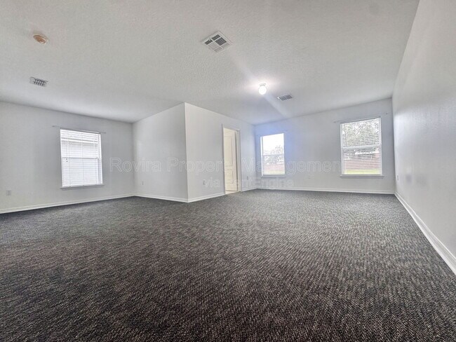 Building Photo - 661 Hacienda Cir