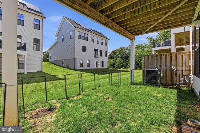 Building Photo - 25419 Hartland Orch Ter