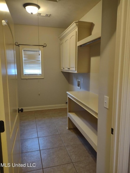 Building Photo - 103 Hallmark Pl